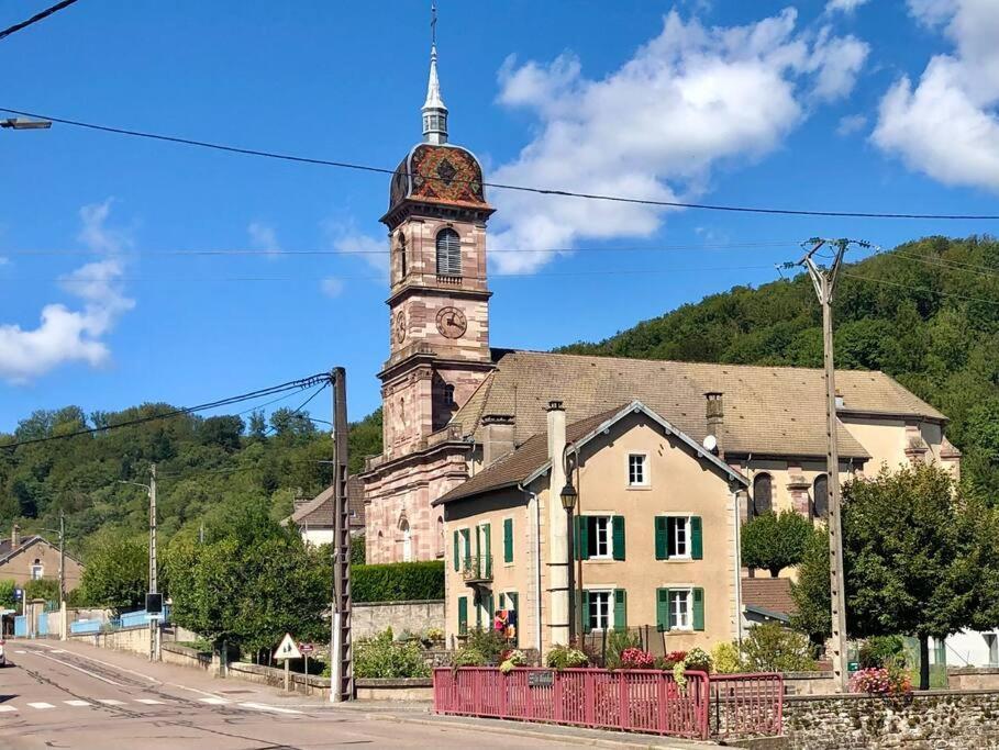 Maison chaleureuse au cœur du village Raddon-et-Chapendu Extérieur photo