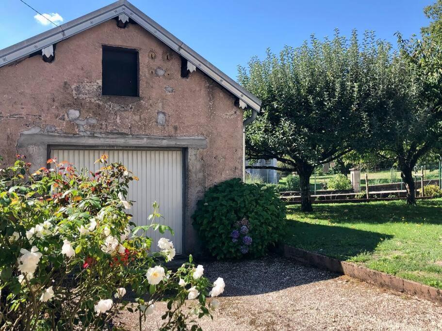 Maison chaleureuse au cœur du village Raddon-et-Chapendu Extérieur photo