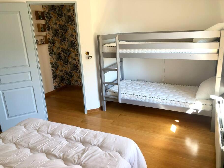 Maison chaleureuse au cœur du village Raddon-et-Chapendu Extérieur photo
