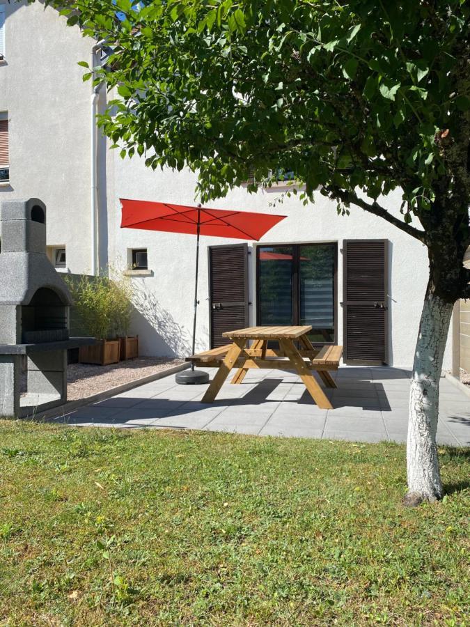 Maison chaleureuse au cœur du village Raddon-et-Chapendu Extérieur photo